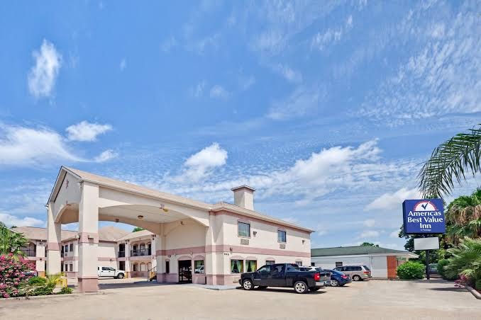 Sapphire Inn & Suites- Deer Park